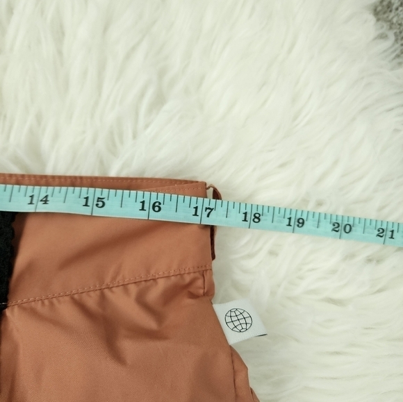 Adidas CITY ESCAPE PREMIUM SHORTS. Cargo Shorts. Size Medium. Color Clay… - Picture 7 of 9